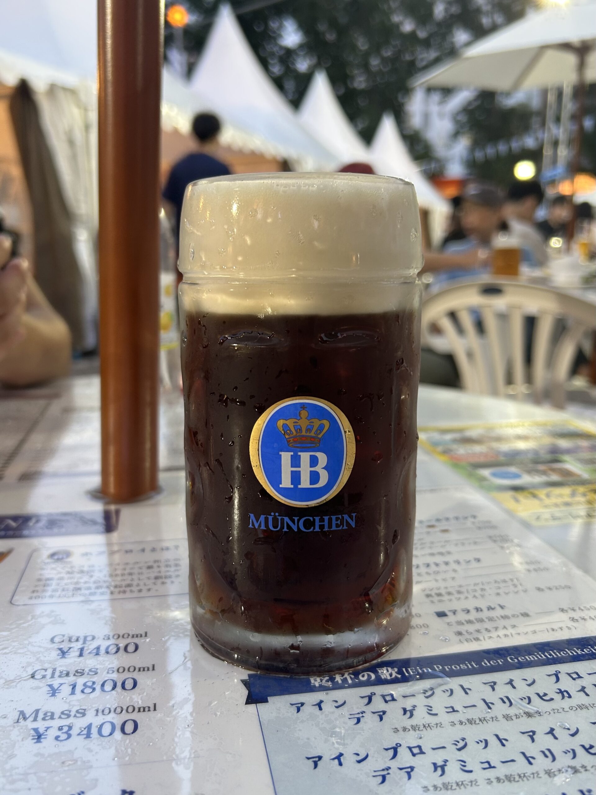 1杯1800円の黒ビール